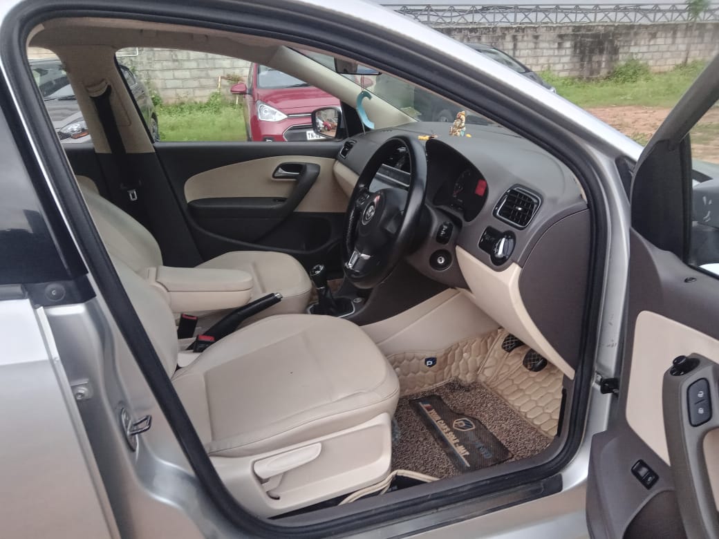 Volkswagen Vento(2012-2014) Highline Petrol